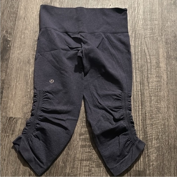 Lululemon Activewear sport legging Sz 4 - Picture 1 of 9